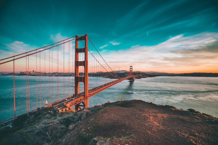 Photo Hosting for Laravel NodeJS and Python Apps