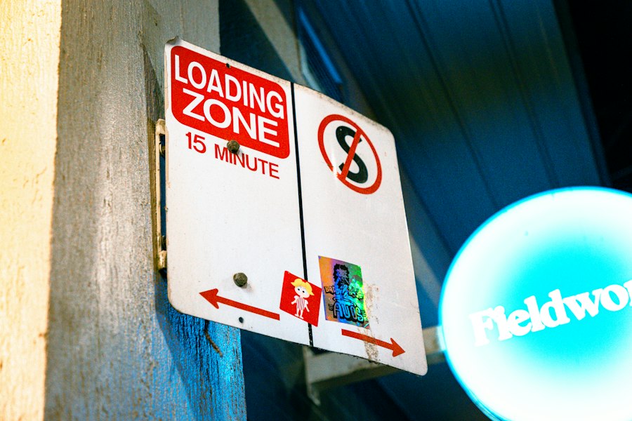 Photo VPS hosting upgrade signs